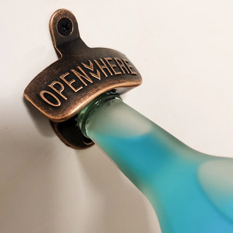 Ouvre-bouteille mural vintage "Open Here" en alliage de zinc